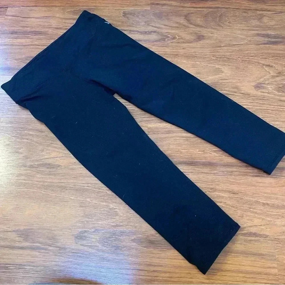 Fabletics Black Crop leggings - Picture 2 of 5